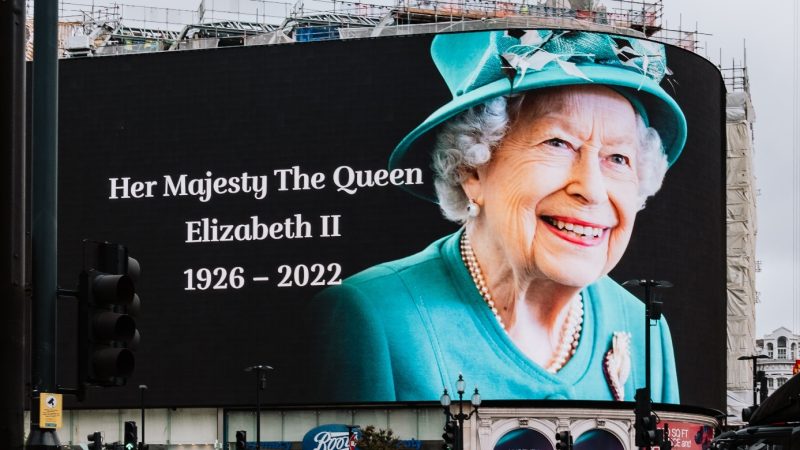 Poster of Queen Elizabeth II with her years of birth and death on it